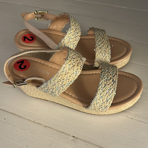 GIRLS size 2 wedges - Picture 3 of 3